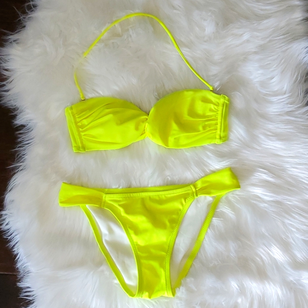 Yellow Bikini 👙 💛